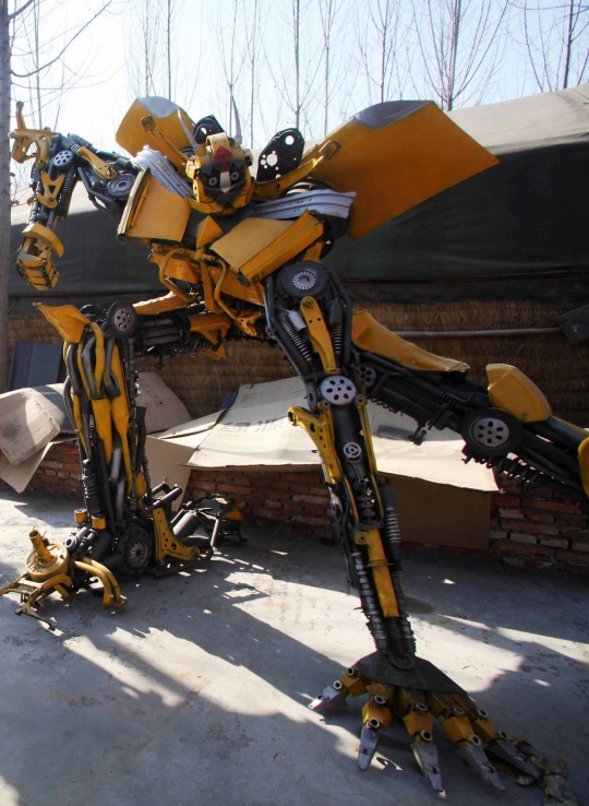 Unik, robot 'Transformer' di China ini dibuat dari barang bekas
