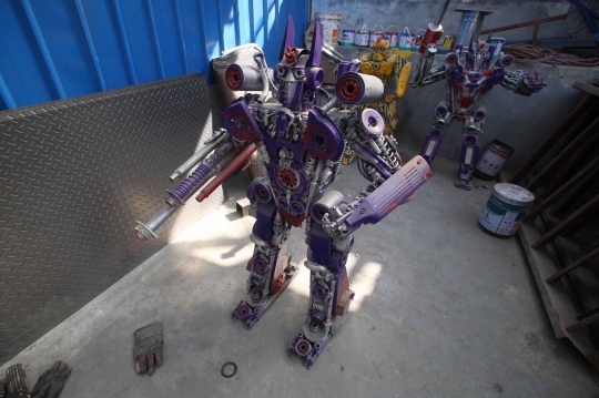 Unik, robot 'Transformer' di China ini dibuat dari barang bekas