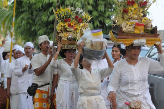 Ritual Melasti jelang Hari Raya Nyepi di Pura Segara Cilincing