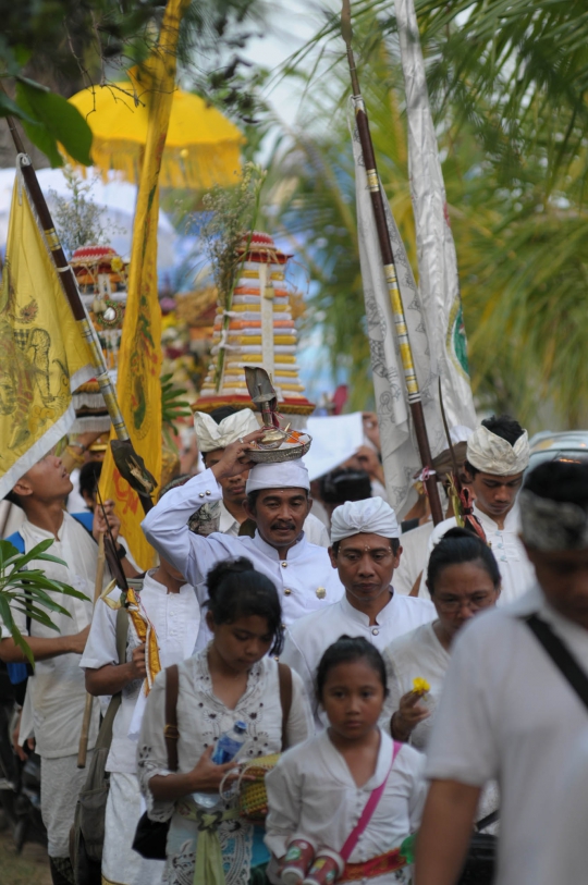 Ritual Melasti jelang Hari Raya Nyepi di Pura Segara Cilincing