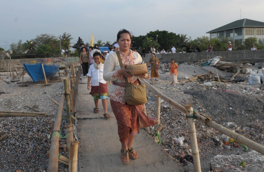 Ritual Melasti jelang Hari Raya Nyepi di Pura Segara Cilincing