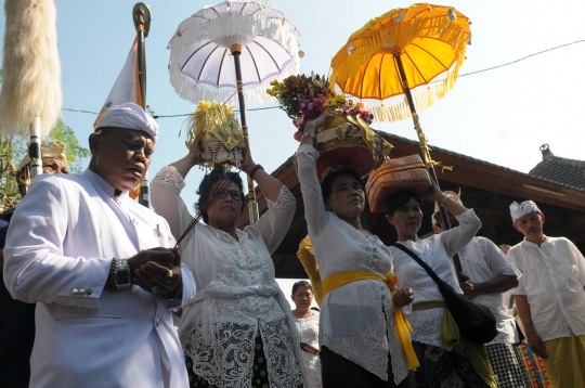 Ritual Melasti jelang Hari Raya Nyepi di Pura Segara Cilincing