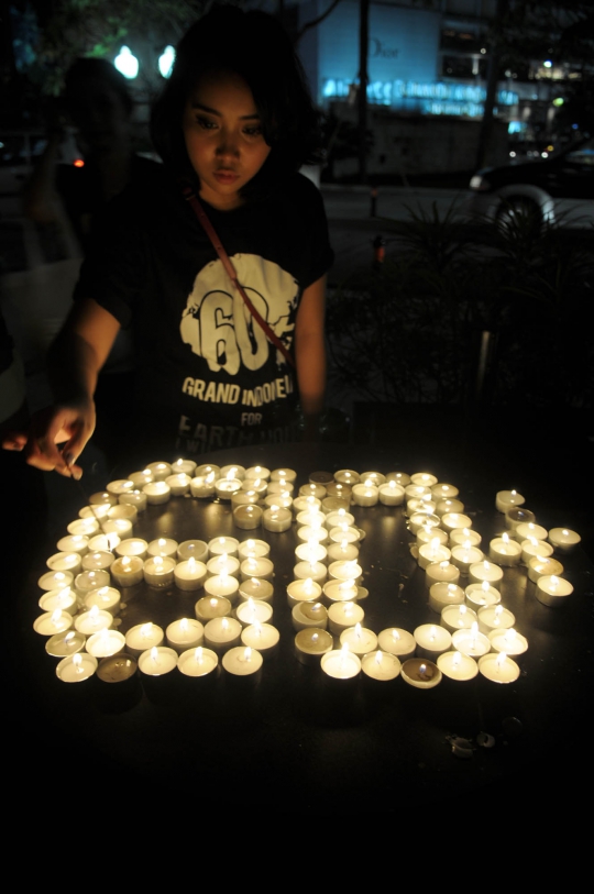 Aksi lilin 60+ saat peringatan Earth Hour di Grand Indonesia