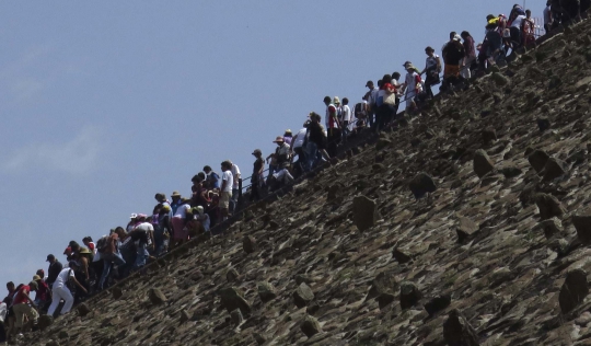 Sensasi mendaki puncak Piramida Matahari di Situs Teotihuacan