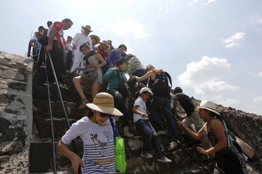 Sensasi mendaki puncak Piramida Matahari di Situs Teotihuacan