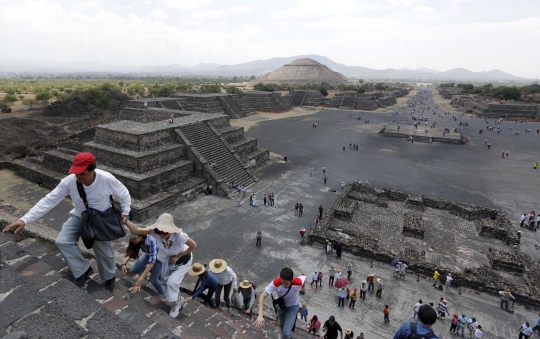 Sensasi mendaki puncak Piramida Matahari di Situs Teotihuacan