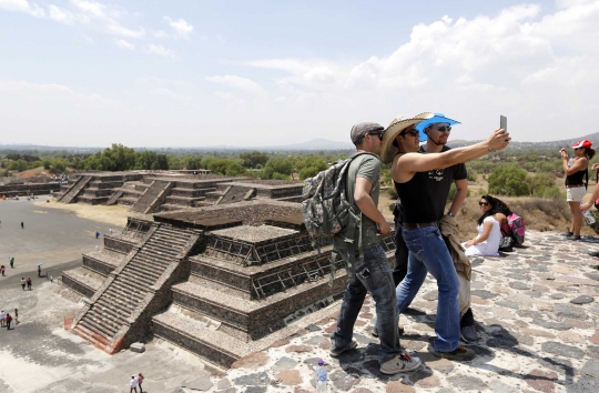 Sensasi mendaki puncak Piramida Matahari di Situs Teotihuacan