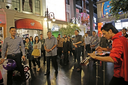 Libur Nyepi, SBY sekeluarga kunjungi Trans Studio Bandung