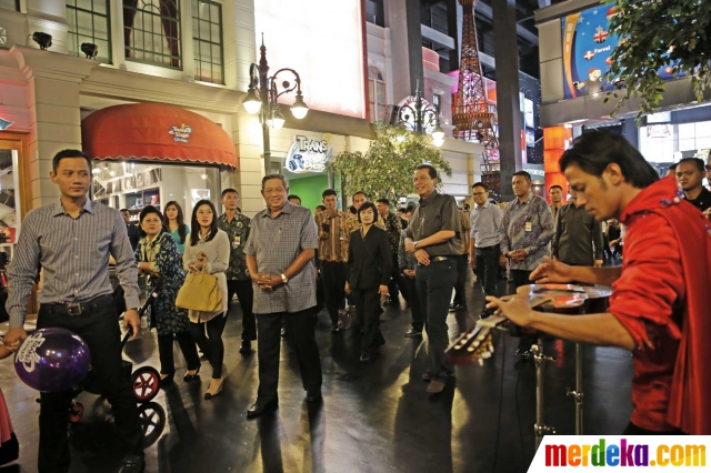 Foto : Libur Nyepi, SBY sekeluarga kunjungi Trans Studio 