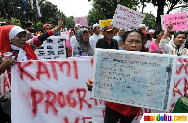 Foto : Jokowi dibelikan tiket kereta Balai Kota-Istana 