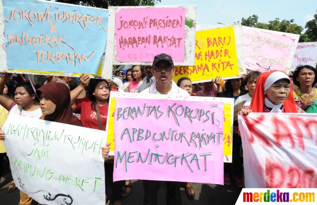 Foto : Jokowi dibelikan tiket kereta Balai Kota-Istana 