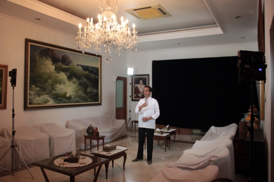 Gaya Jokowi saat syuting iklan di rumah Megawati