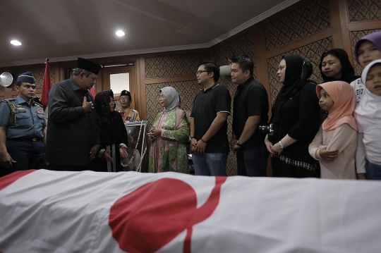 Presiden SBY melayat ke rumah duka Azrul Azwar