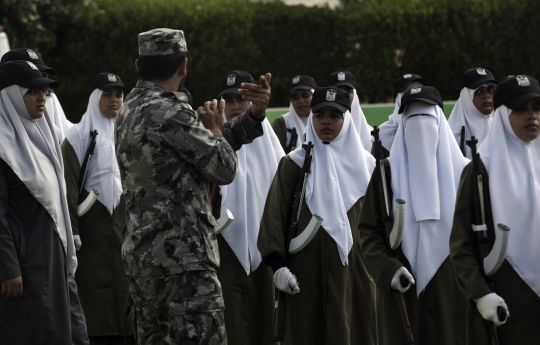 Aksi tentara wanita berhijab di Gaza