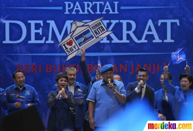 Foto : Pimpin rapat umum Demokrat, SBY nyanyikan dua 'lagu 