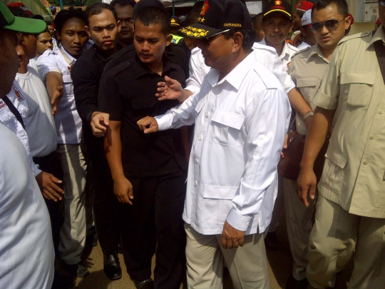 Gelar kampanye di Semarang, Prabowo diarak simpatisan naik Jeep