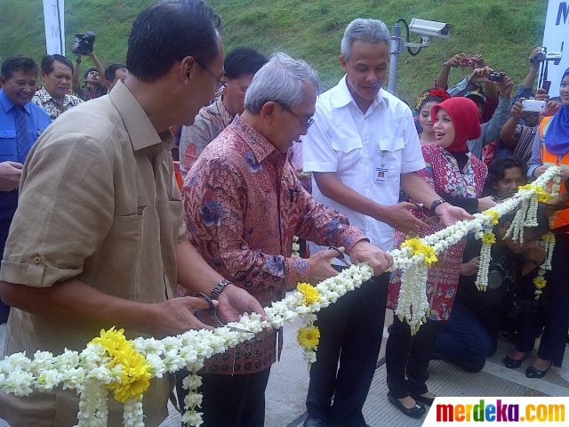 Foto Menteri PU dan Gubernur Jateng buka Tol  Ungaran 