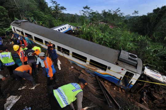 KA Malabar yang anjlok masuk jurang di Tasikmalaya