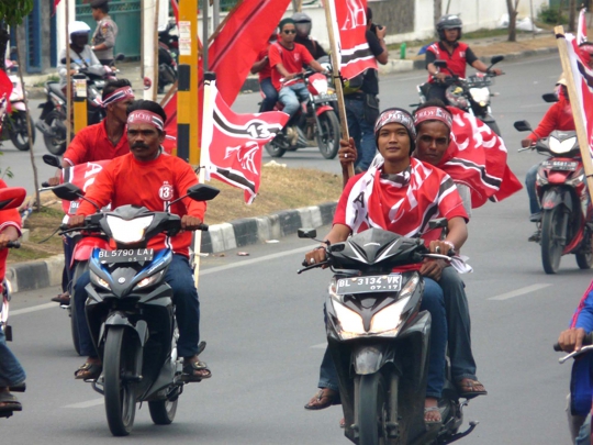 Aksi konvoi ratusan simpatisan Partai Aceh