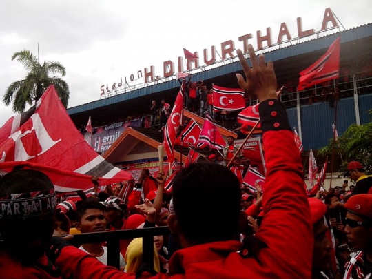 Kibaran Bendera Bulan Bintang hiasi kampanye akbar Partai Aceh