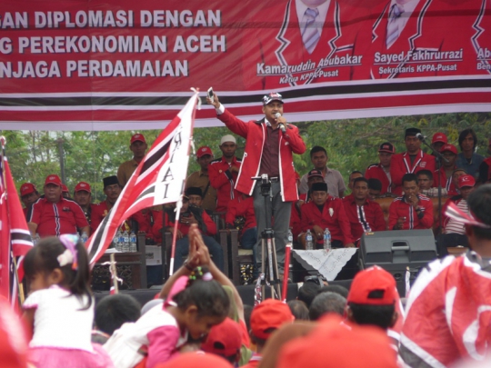 Kibaran Bendera Bulan Bintang hiasi kampanye akbar Partai Aceh