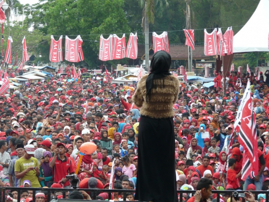 Kibaran Bendera Bulan Bintang hiasi kampanye akbar Partai Aceh