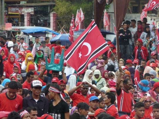 Kibaran Bendera Bulan Bintang hiasi kampanye akbar Partai Aceh