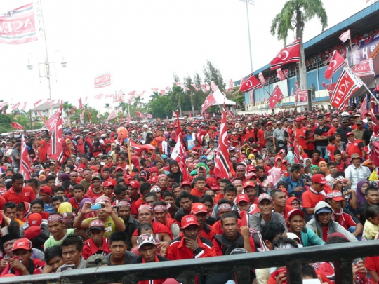 Kibaran Bendera Bulan Bintang hiasi kampanye akbar Partai Aceh