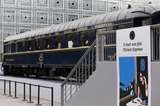 Melihat mewahnya kereta Orient Express yang dipamerkan di Paris