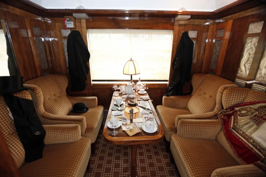 Melihat mewahnya kereta Orient Express yang dipamerkan di Paris