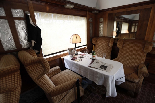 Melihat mewahnya kereta Orient Express yang dipamerkan di Paris