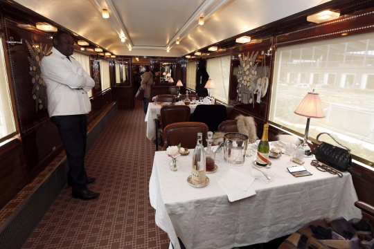 Melihat mewahnya kereta Orient Express yang dipamerkan di Paris