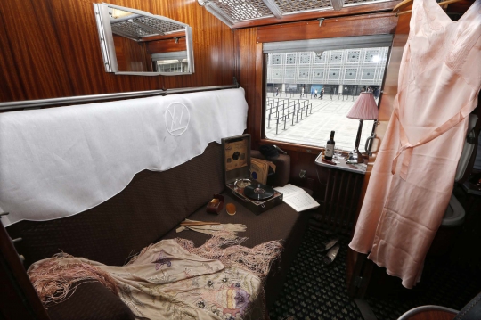 Melihat mewahnya kereta Orient Express yang dipamerkan di Paris
