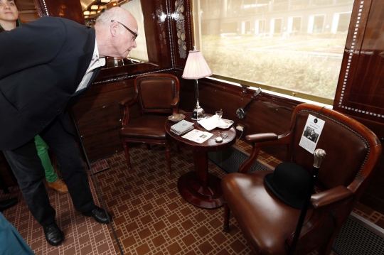 Melihat mewahnya kereta Orient Express yang dipamerkan di Paris