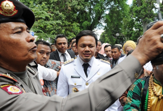 Bima saat temui demonstran mahasiswa usai dilantik Wali Kota