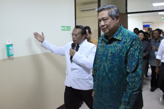 Usai resmikan RSUP, SBY dan Ibu Ani foto bareng