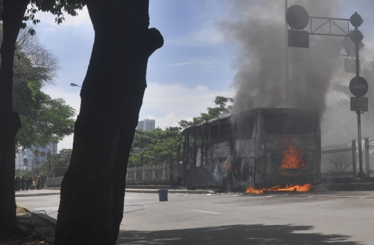 Bus Transjakarta kembali terbakar