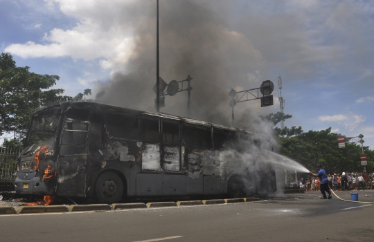 Bus Transjakarta kembali terbakar