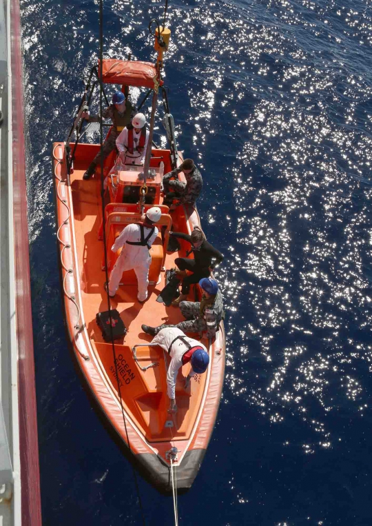 Aksi penyelam Australia cari MH370 di Samudra Hindia