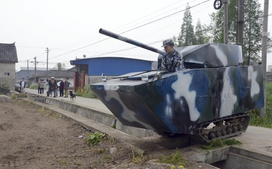 'Tank angkatan laut' ala petani China