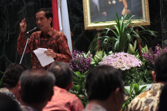 Jokowi saat pimpin pertemuan bahas penyerapan APBD 2014