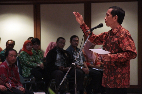 Jokowi saat pimpin pertemuan bahas penyerapan APBD 2014