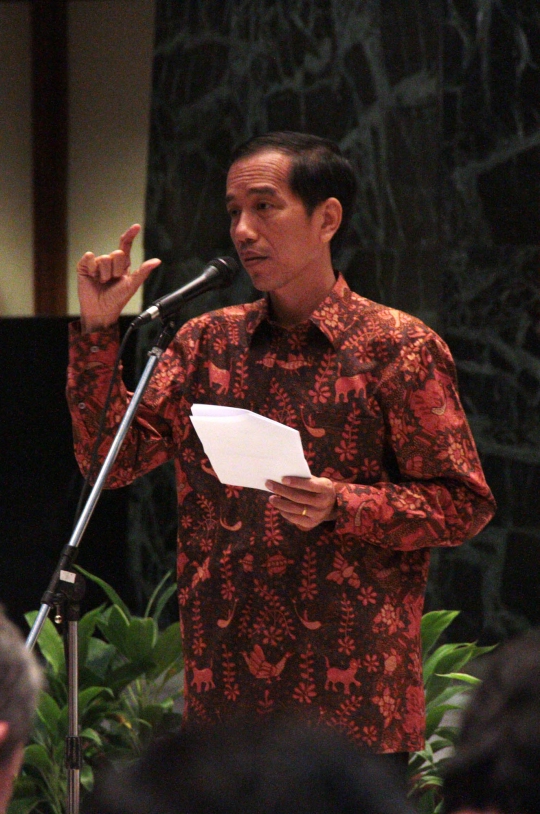 Jokowi saat pimpin pertemuan bahas penyerapan APBD 2014