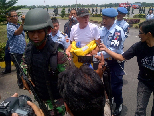 Suasana dramatis saat TNI AU kepung pesawat asing di Medan