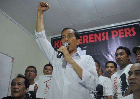 Aksi Jokowi bersama massa ProJo saat peresmian RJ