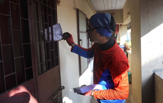 Aksi caleg 'Spiderman' di India kampanye dari dinding ke dinding