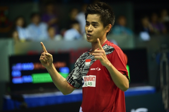 Simon Santoso juara OUE Singapore Open 2014
