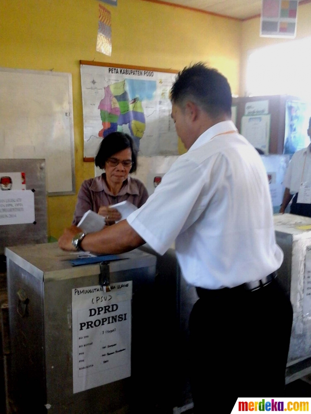 Foto : Suasana pelaksanaan pemilu ulang di TPS 7 Tentena 