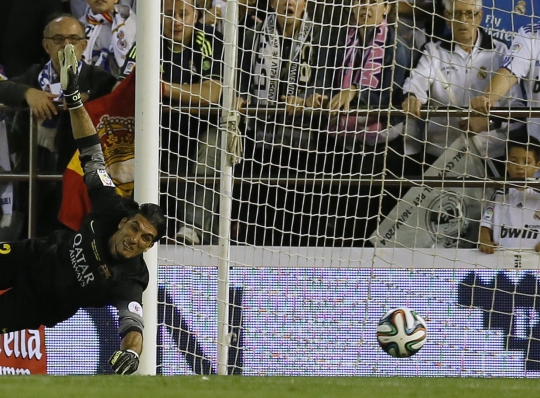 Tumbangkan Barca, Madrid rebut Trofi Copa Del Rey 2014