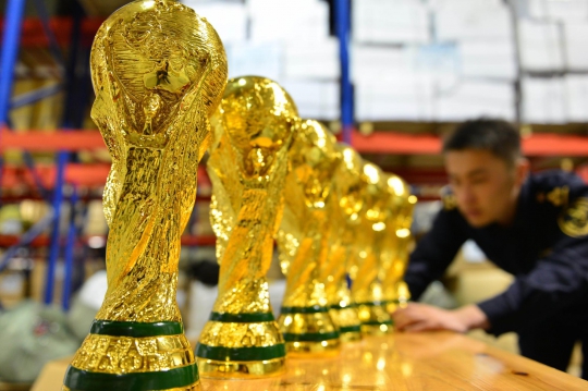 Bea cukai China sita ribuan replika trofi Piala Dunia ilegal